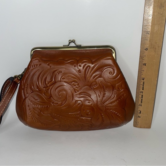 Patricia Nash SAVENA TOOLED Leather Framed Kisslock Wristlet FLORENCE - Picture 9 of 10